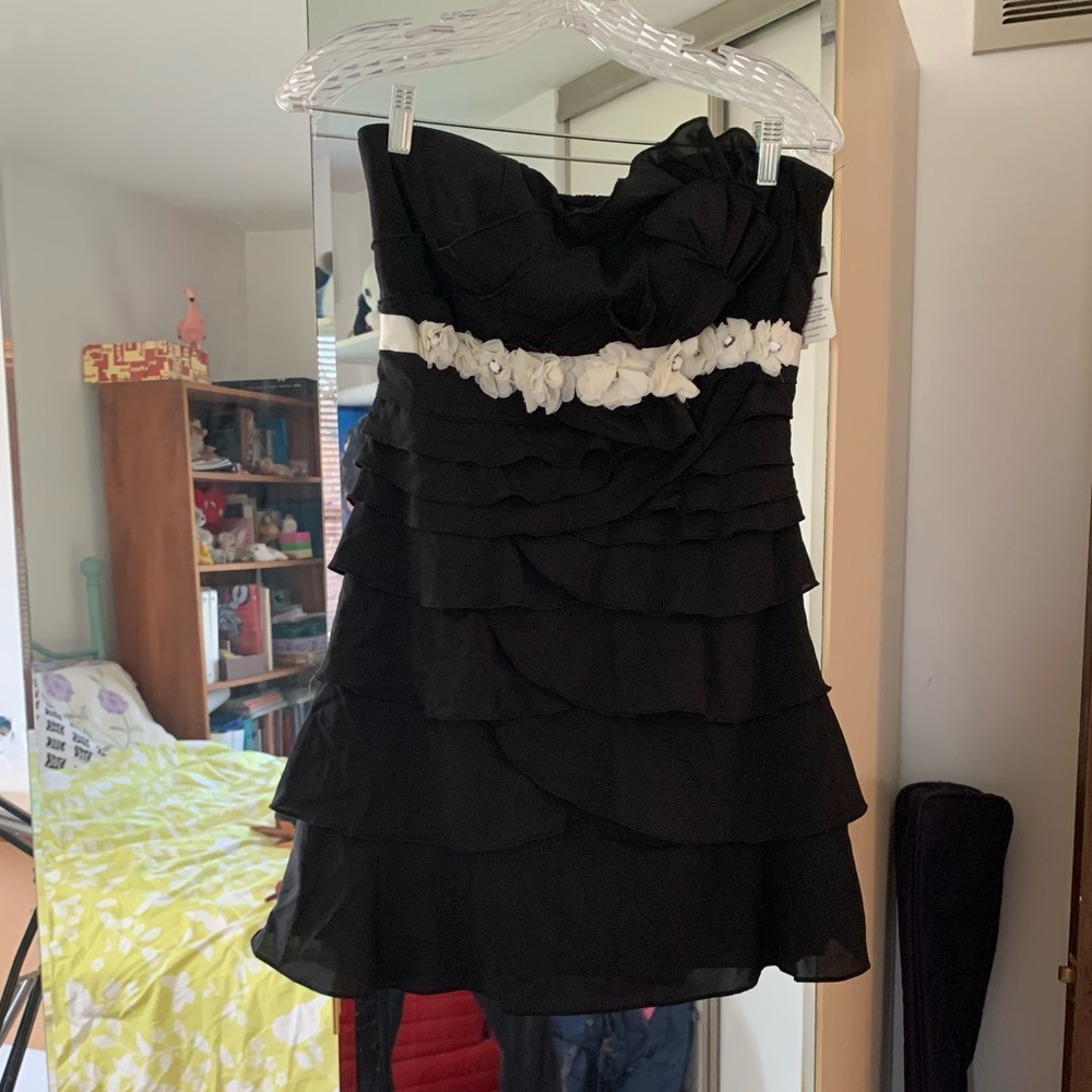 Strapless black and white dress never worn NWT